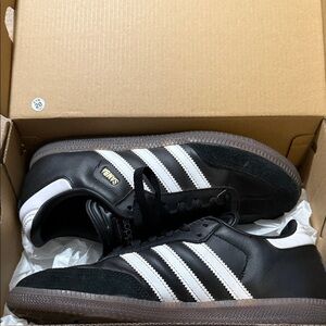 Adidas Men's Black and White Samba indoor soccer